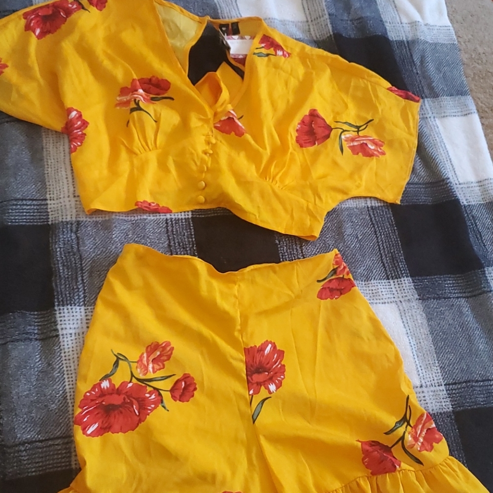 Two piece set - Picture 2 of 5